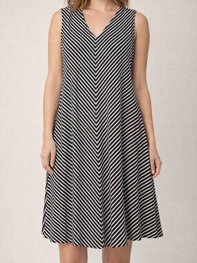 NWT Laura Plus Sleeveless Dress Chevron Black & White Size 1X